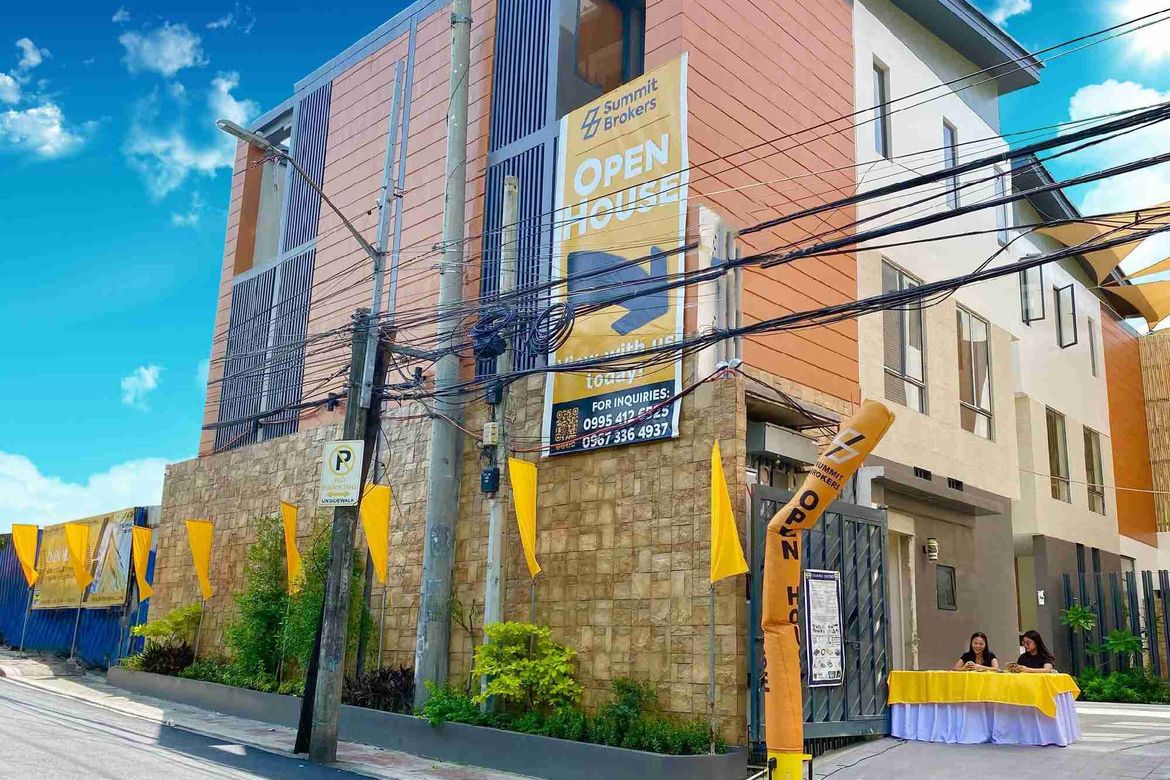 3 Bedroom Townhouse for Sale in Immaculate Concepcion, Quezon City, Metro Manila near MRT-3 Araneta Center-Cubao