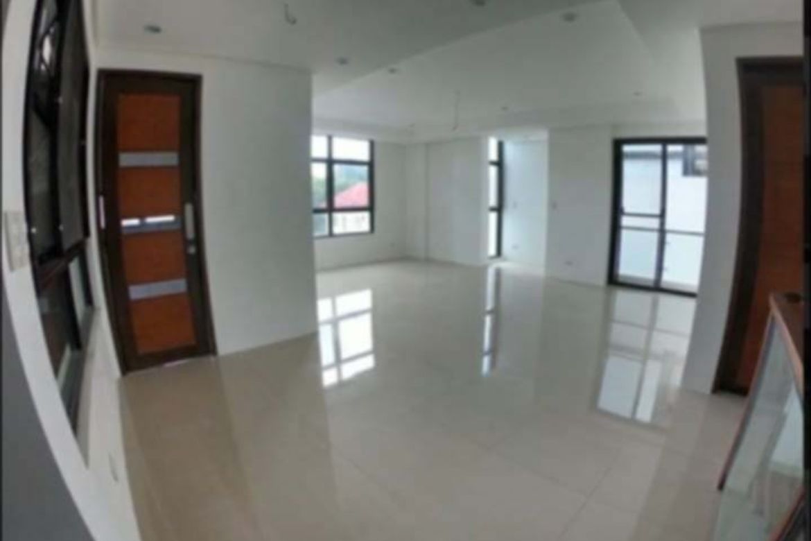 3 Bedroom Townhouse for Sale in Kapitolyo, Pasig, Metro Manila near MRT-3 Boni – photo 2