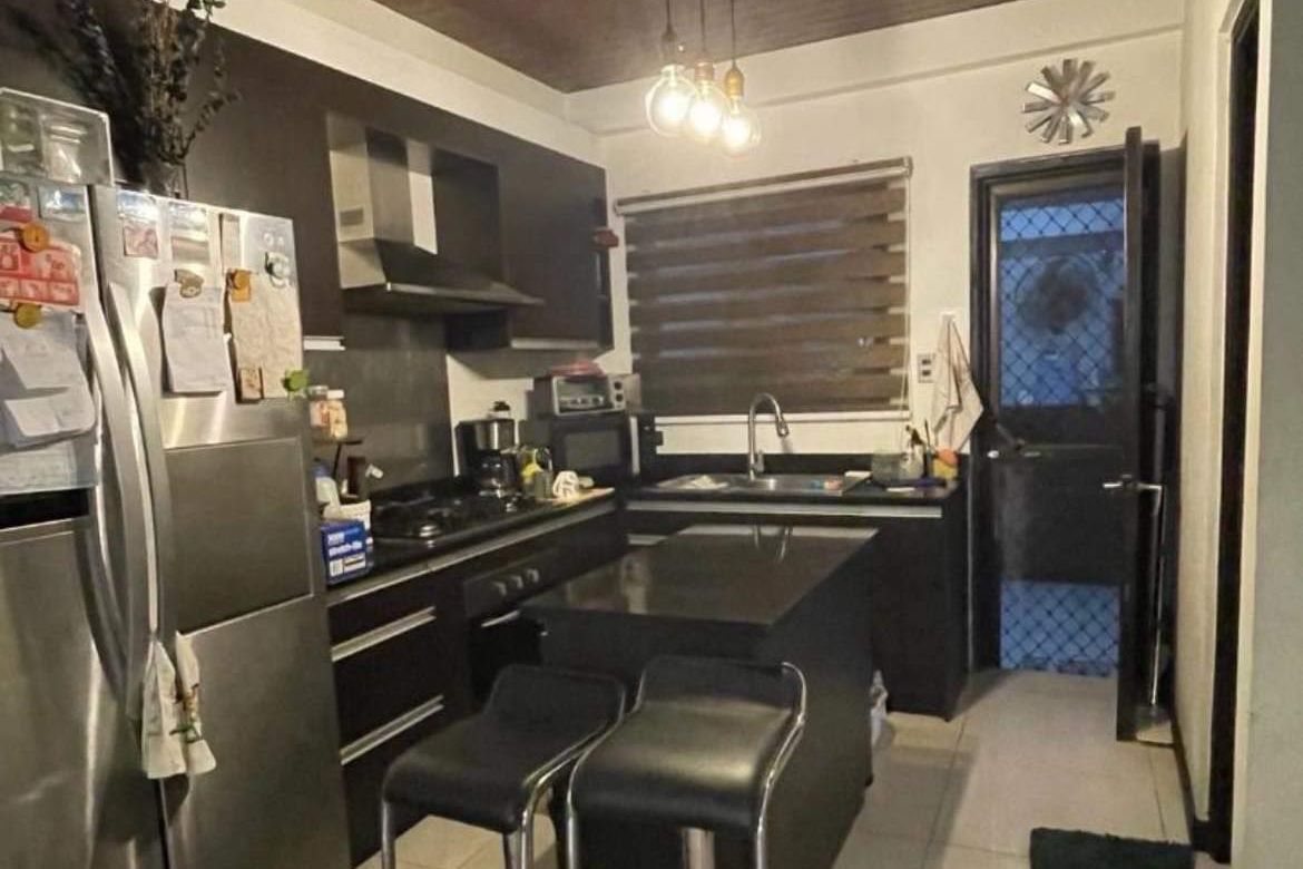 3 Bedroom Townhouse for Sale in Kapitolyo, Pasig, Metro Manila near MRT-3 Boni – photo 2