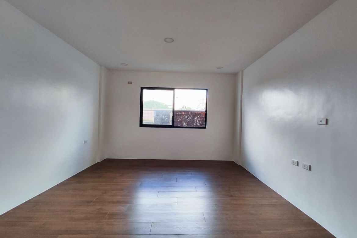 3 Bedroom Townhouse for Sale in Manila, Metro Manila near LRT-2 Legarda – photo 8