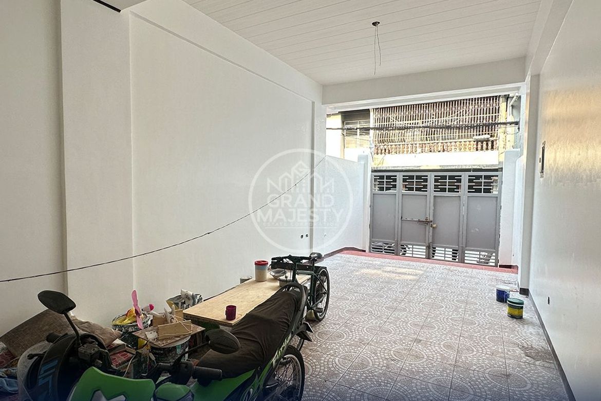 3 Bedroom Townhouse for Sale in Manila, Metro Manila near LRT-2 Legarda – photo 6