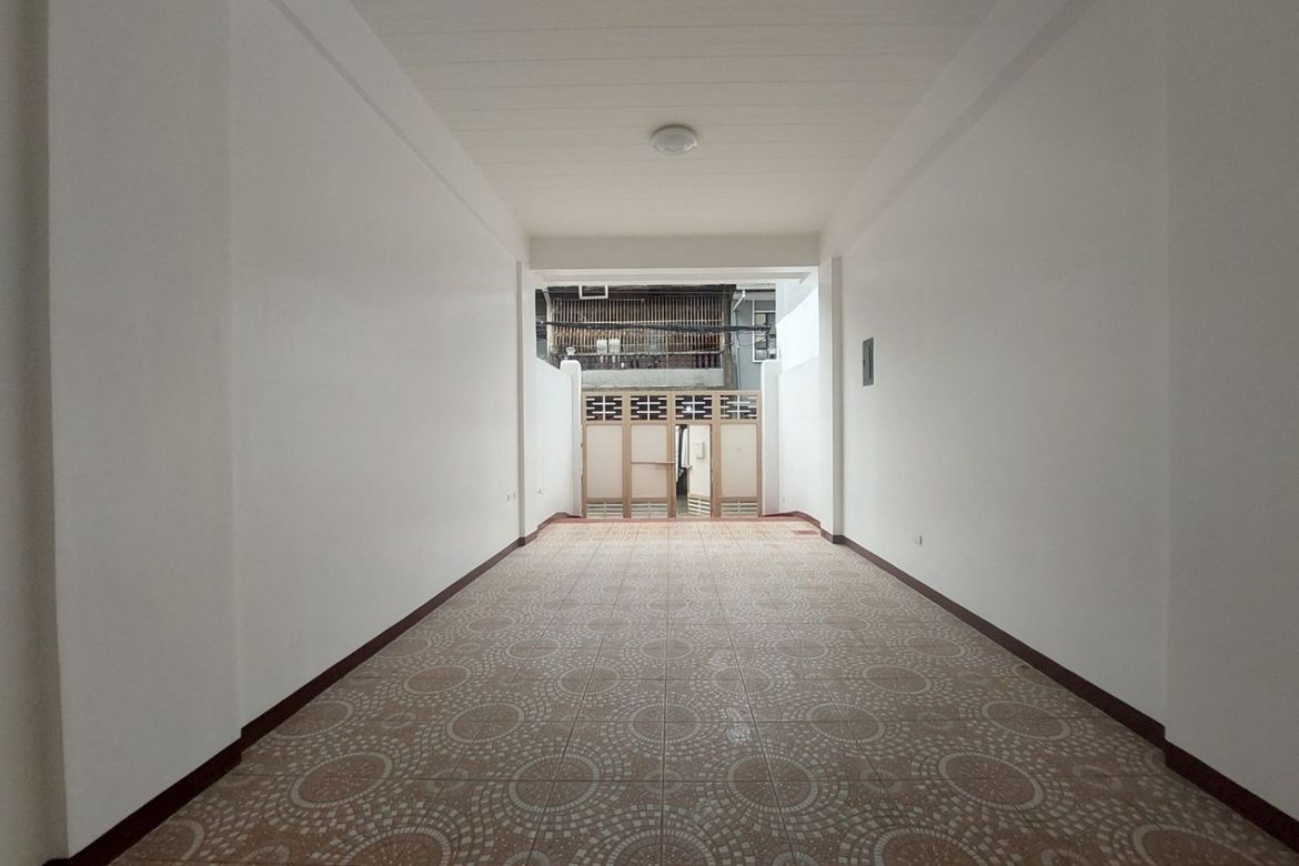 3 Bedroom Townhouse for Sale in Manila, Metro Manila near LRT-2 Legarda – photo 4