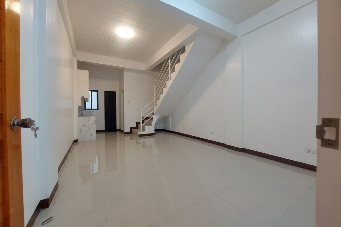 3 Bedroom Townhouse for Sale in Manila, Metro Manila near LRT-2 Legarda – photo 6
