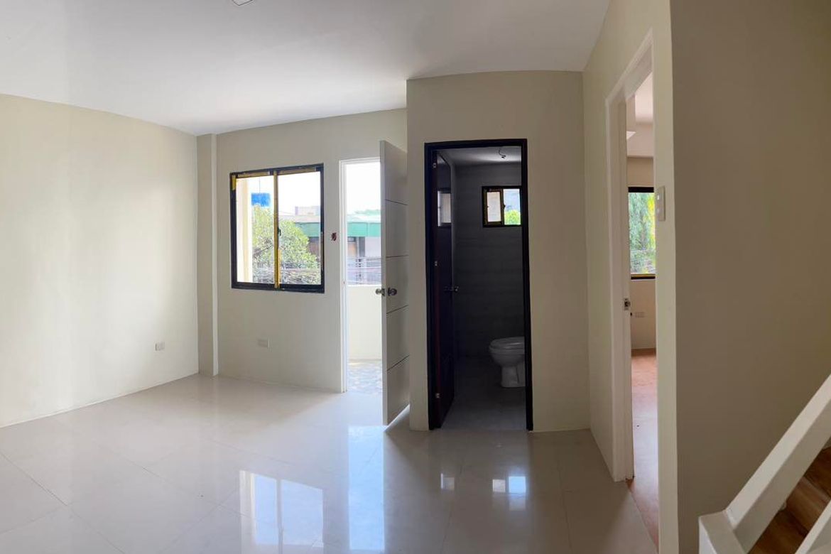 3 Bedroom Townhouse for Sale in Manila, Metro Manila near LRT-2 Legarda – photo 3