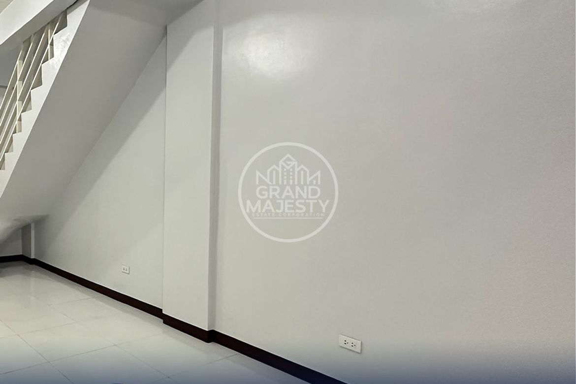 3 Bedroom Townhouse for Sale in Manila, Metro Manila near LRT-2 Legarda – photo 4
