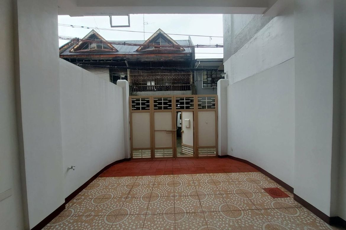 3 Bedroom Townhouse for Sale in Manila, Metro Manila near LRT-2 Legarda – photo 6
