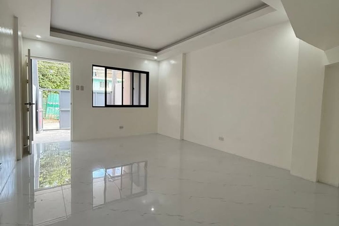 3 Bedroom Townhouse for Sale in Manila, Metro Manila near LRT-2 Pureza – photo 3