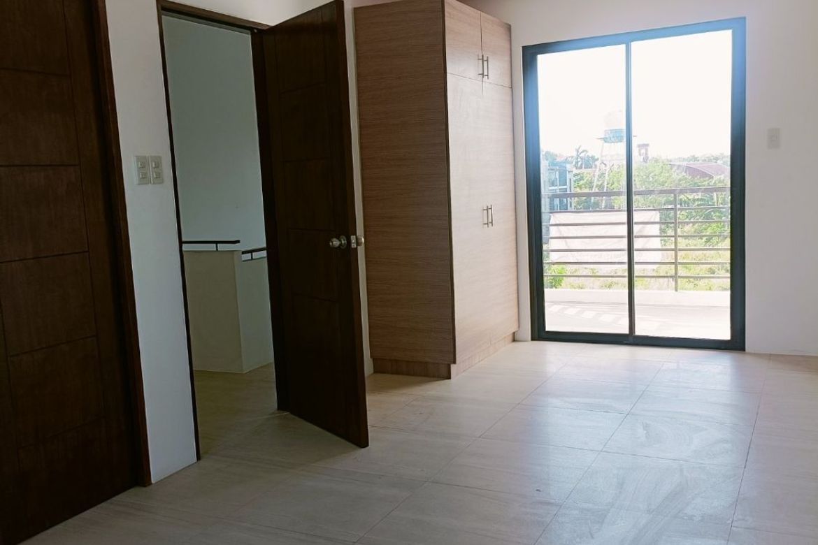 3 Bedroom Townhouse for Sale in Manuyo Dos, Las Piñas, Metro Manila – photo 4