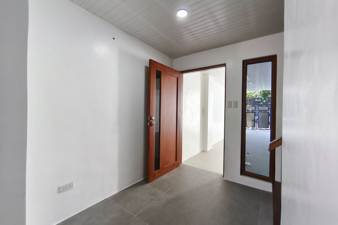 3 Bedroom Townhouse for Sale in Nayong Kanluran, Quezon City, Metro Manila – photo 5
