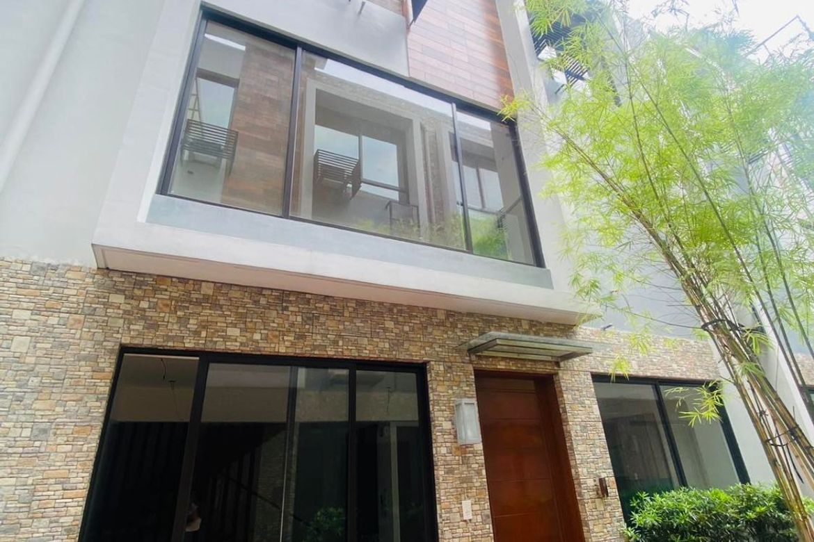 3 Bedroom Townhouse for Sale in Pasadeña, San Juan, Metro Manila near LRT-2 Gilmore