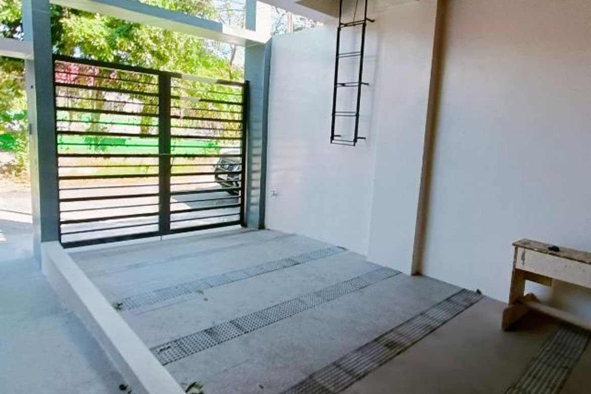 3 Bedroom Townhouse for Sale in Pilar, Las Piñas, Metro Manila – photo 3
