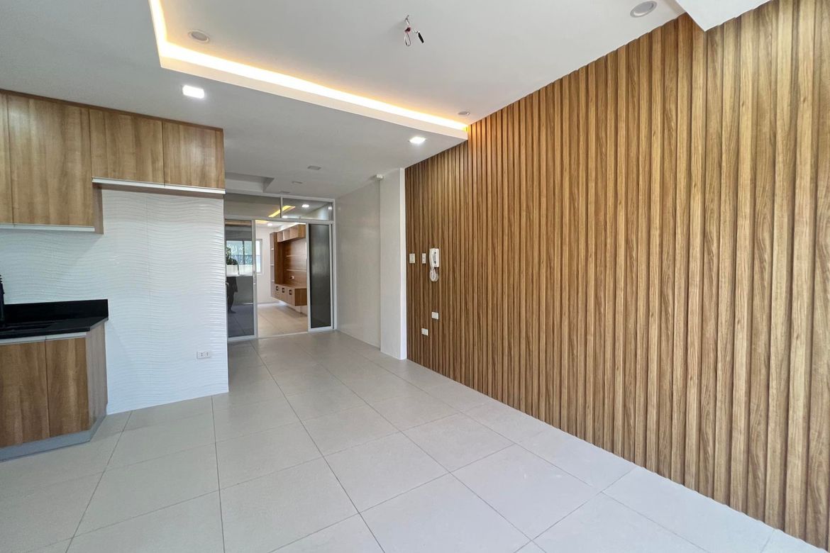 3 Bedroom Townhouse for Sale in Pinyahan, Quezon City, Metro Manila near MRT-3 Kamuning – photo 7