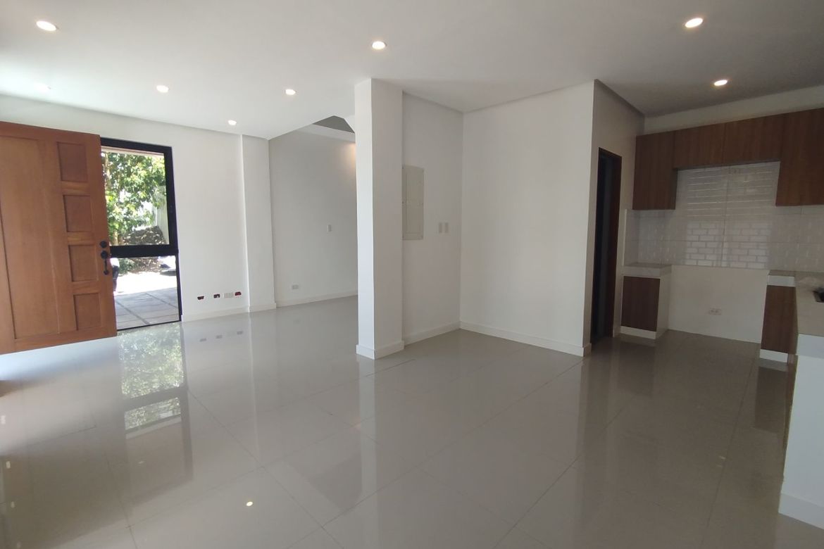 3 Bedroom Townhouse for Sale in Poblacion, Muntinlupa, Metro Manila – photo 5
