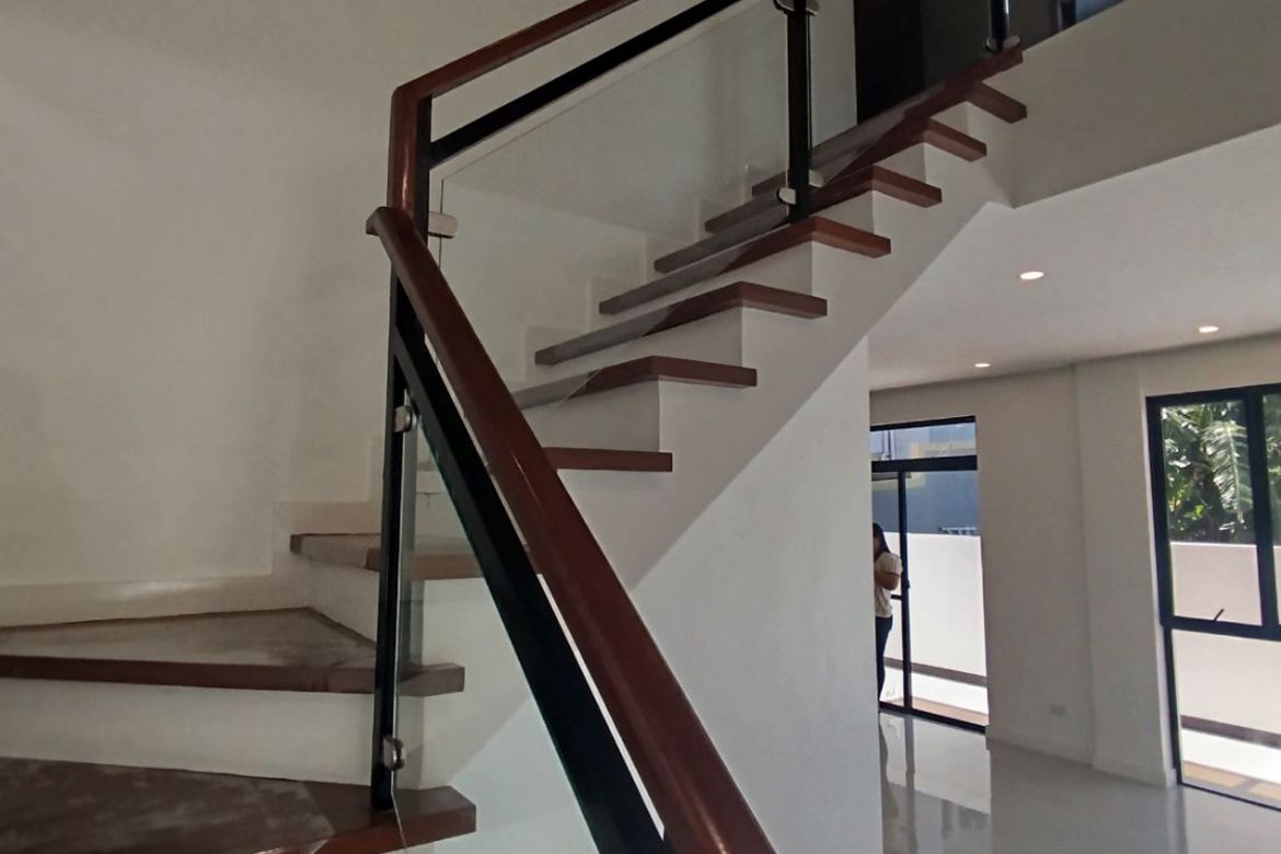 3 Bedroom Townhouse for Sale in Poblacion, Muntinlupa, Metro Manila – photo 7