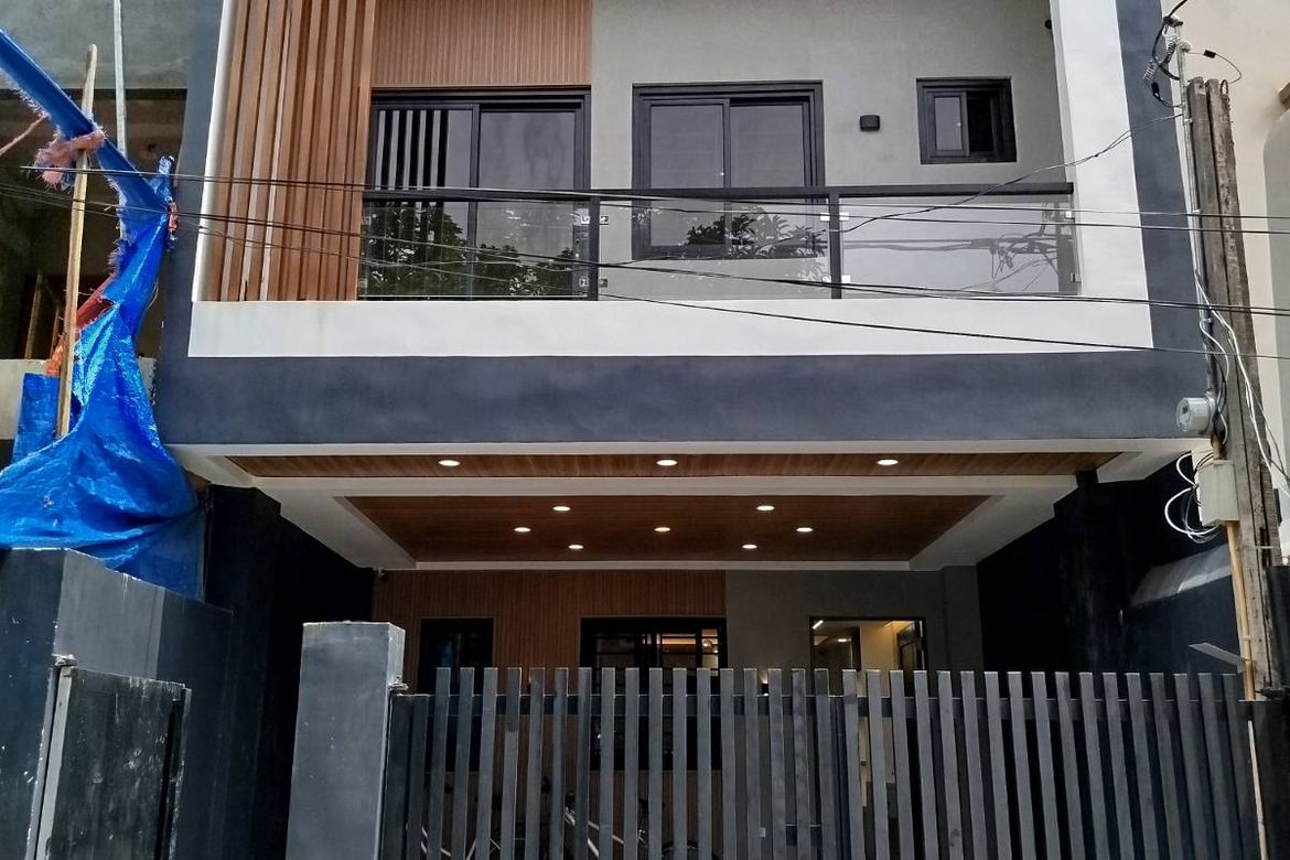 3 Bedroom Townhouse for Sale in Poblacion, Muntinlupa, Metro Manila