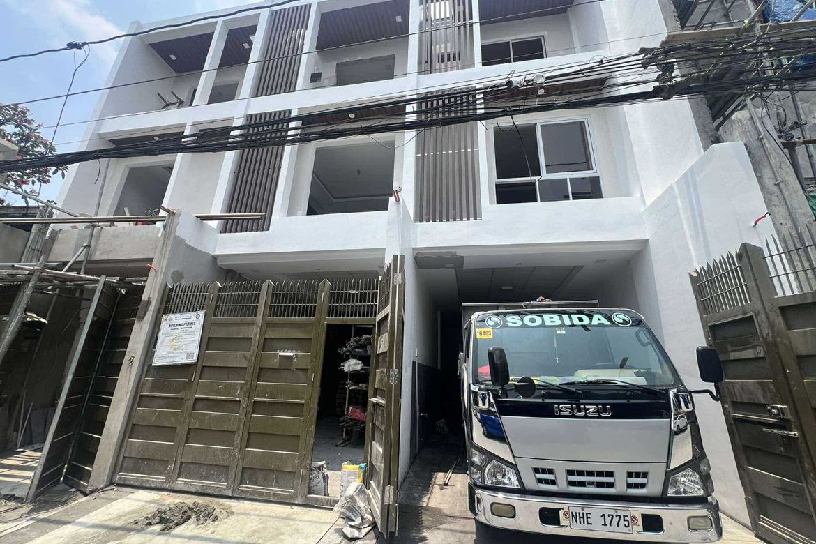 3 Bedroom Townhouse for Sale in Poblacion, San Antonio, Quezon