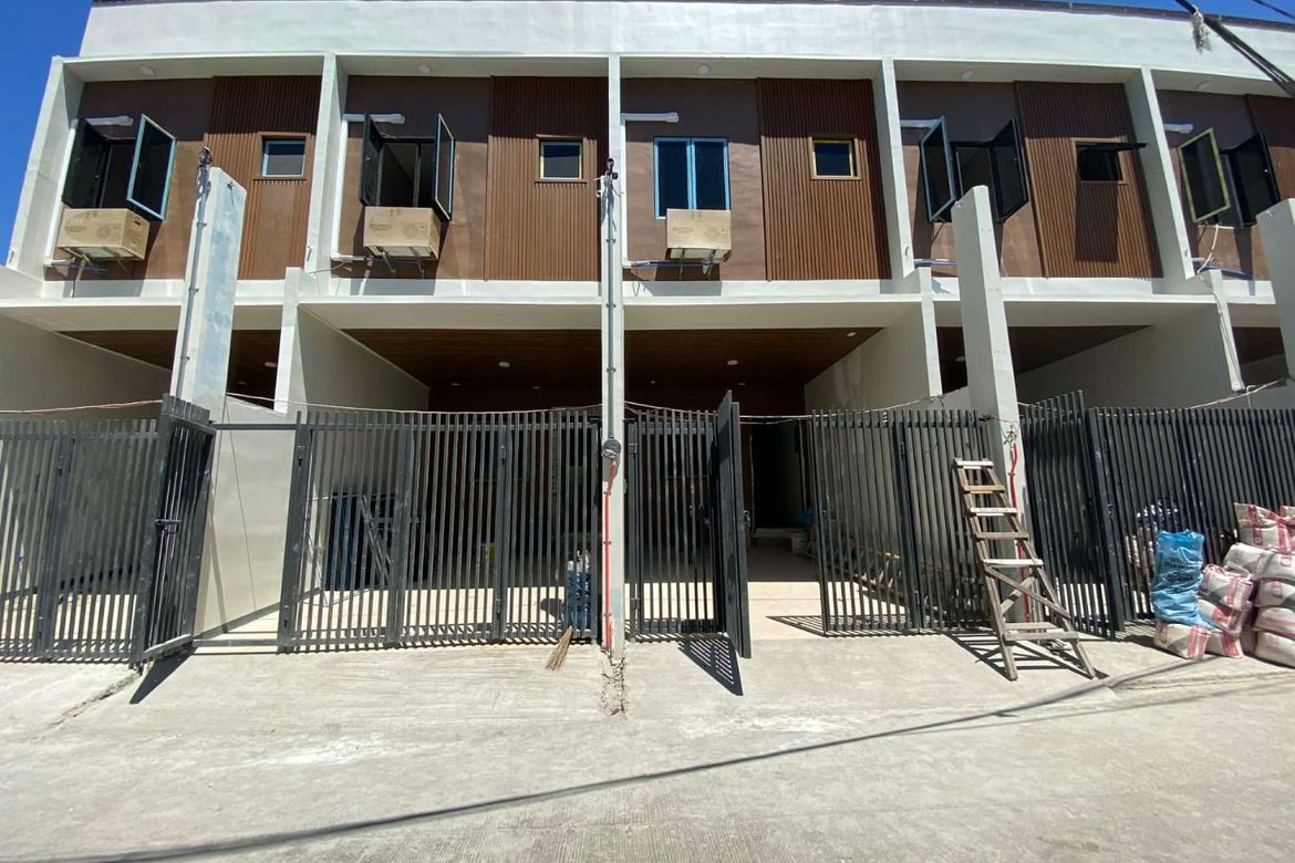3 Bedroom Townhouse for Sale in Pulang Lupa Dos, Las Piñas, Metro Manila