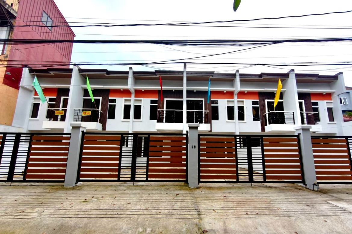 3 Bedroom Townhouse for Sale in Pulang Lupa Dos, Las Piñas, Metro Manila