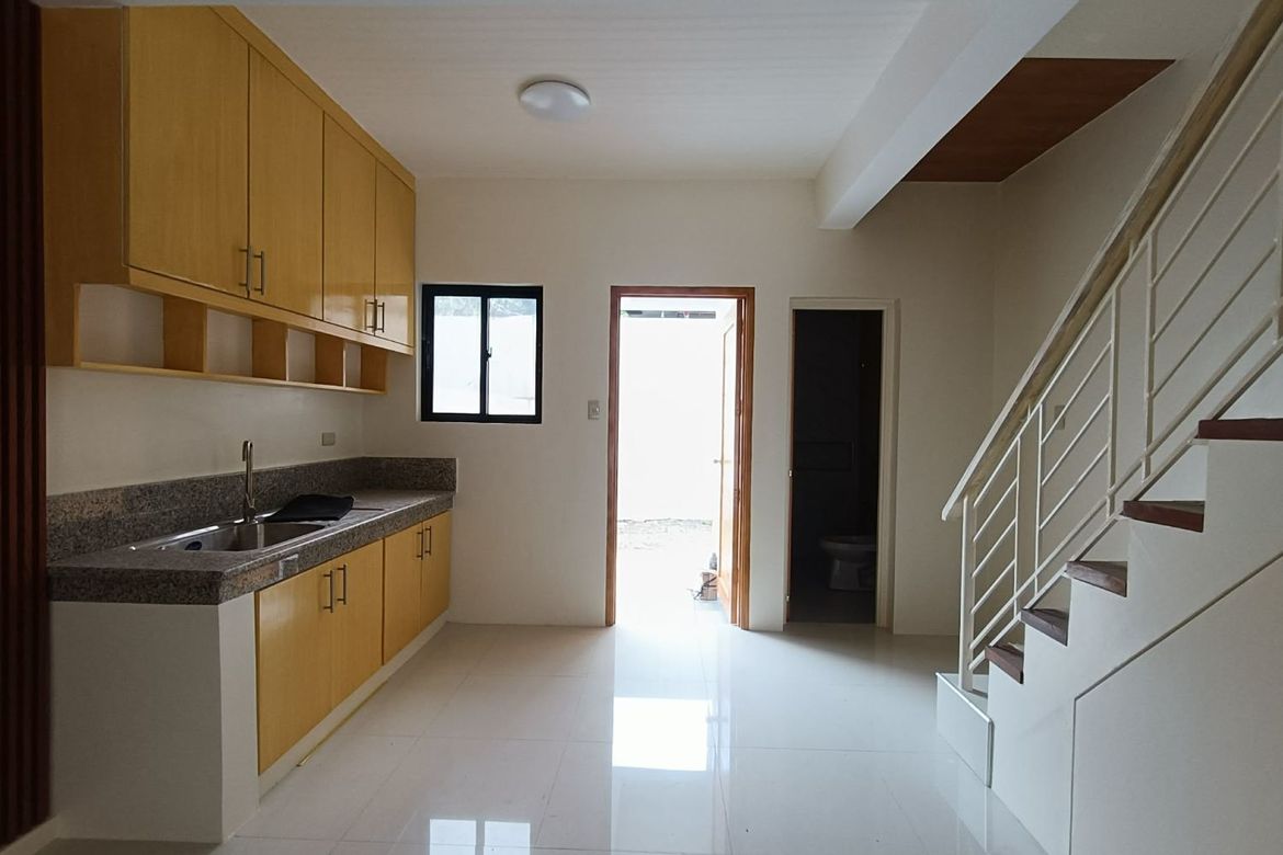 3 Bedroom Townhouse for Sale in Pulang Lupa Dos, Las Piñas, Metro Manila – photo 2