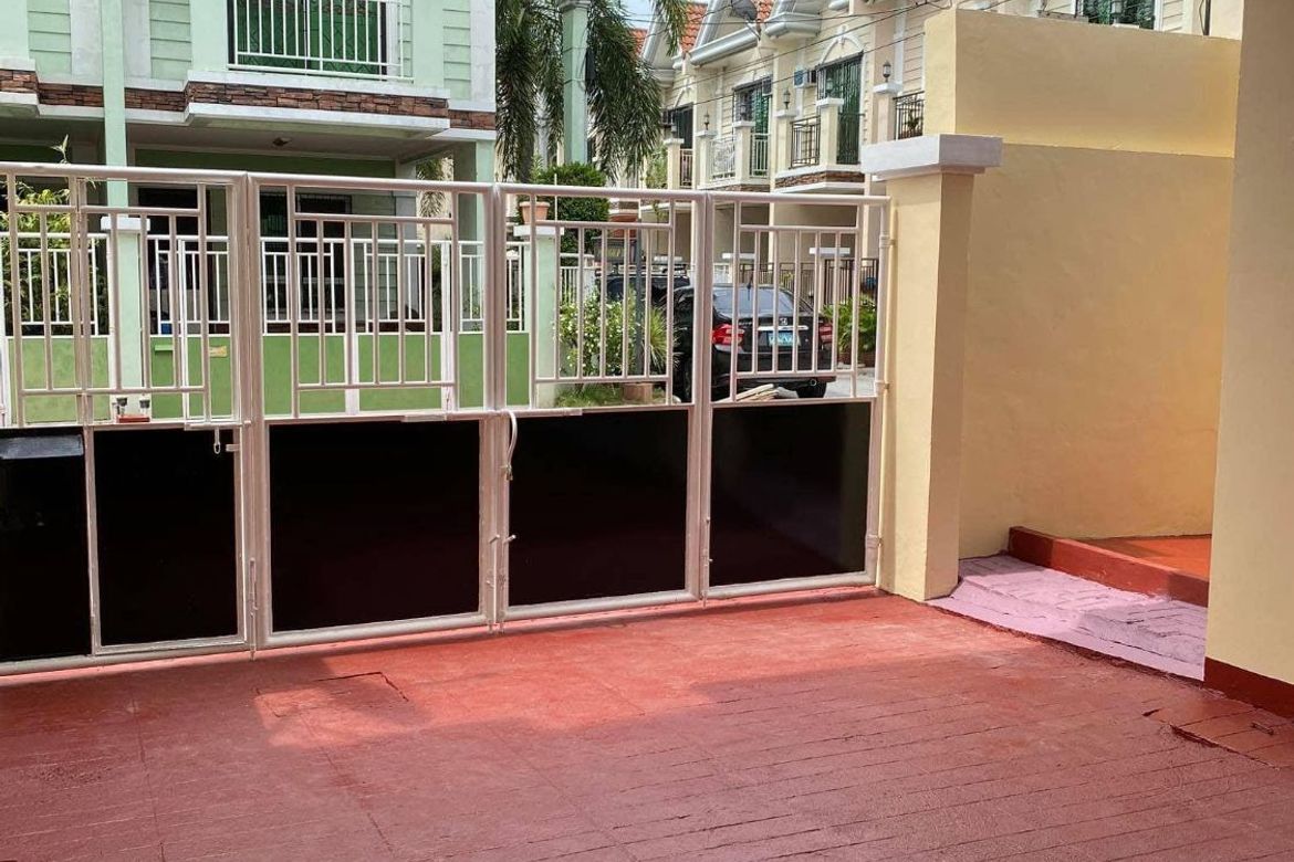 3 Bedroom Townhouse for Sale in Pulang Lupa Uno, Las Piñas, Metro Manila – photo 2