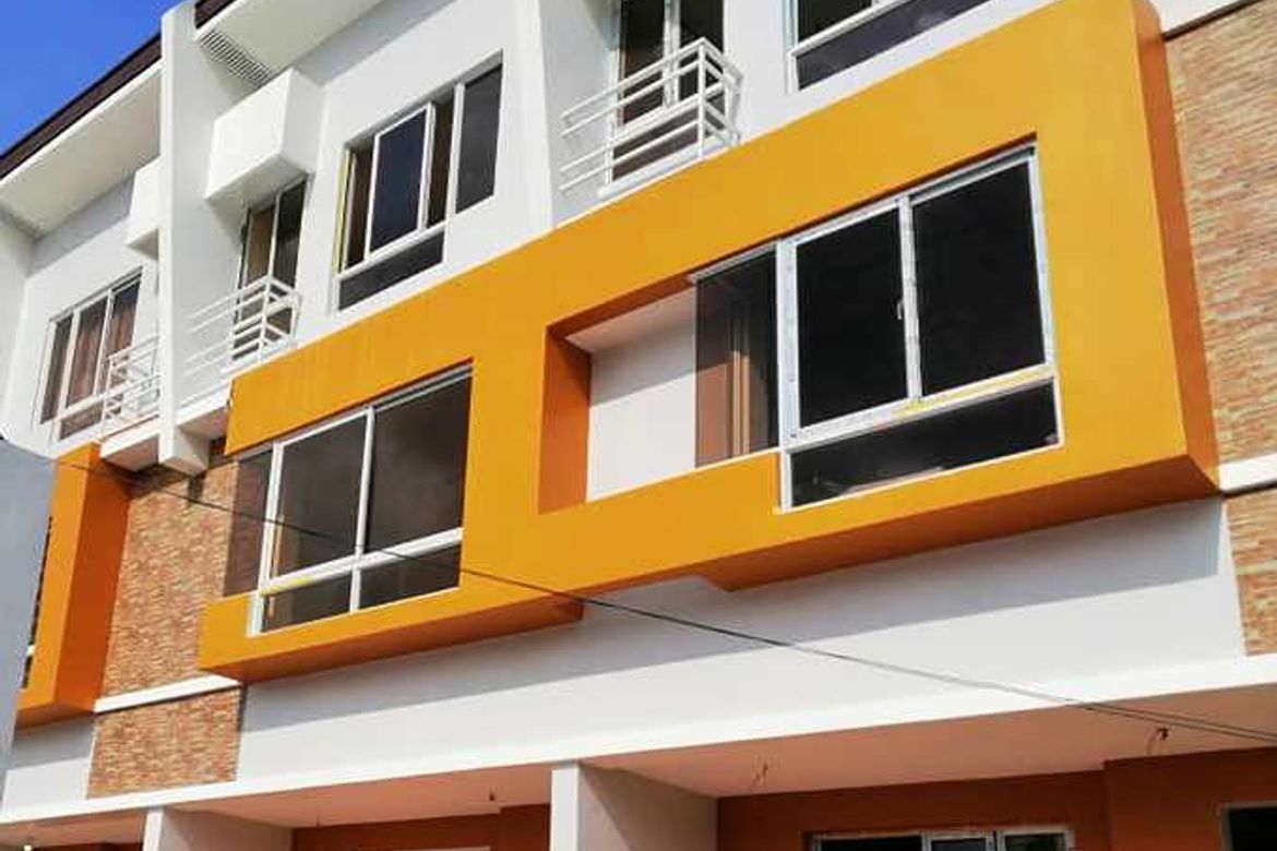 3 Bedroom Townhouse for Sale in Pulang Lupa Uno, Las Piñas, Metro Manila