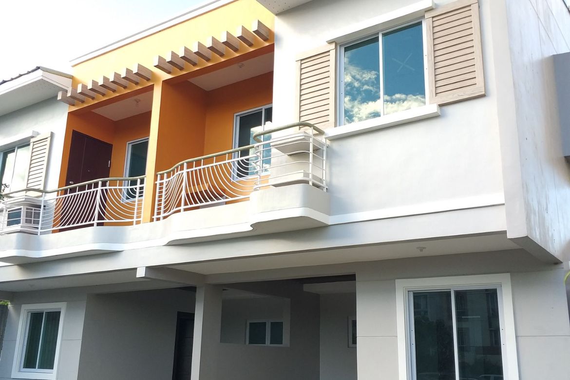 3 Bedroom Townhouse for Sale in Pulong Santa Cruz, Santa Rosa, Laguna