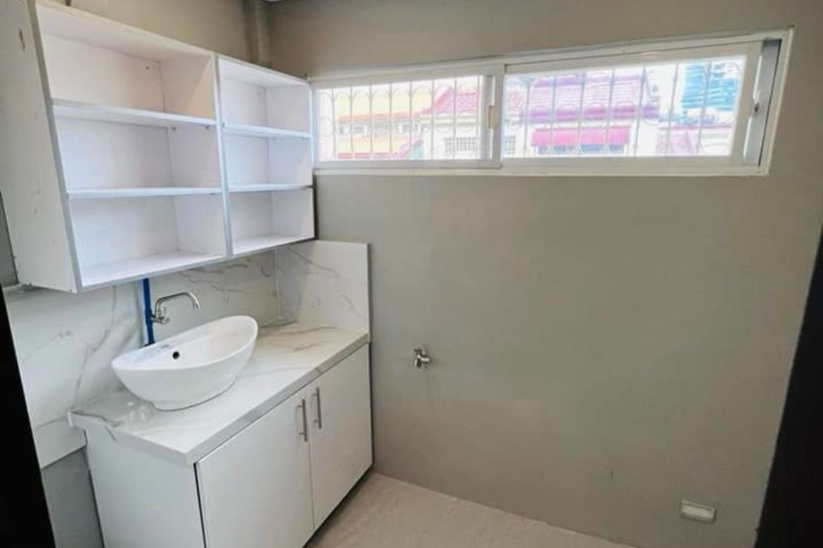 3 Bedroom Townhouse for Sale in San Antonio, Makati, Metro Manila – photo 3
