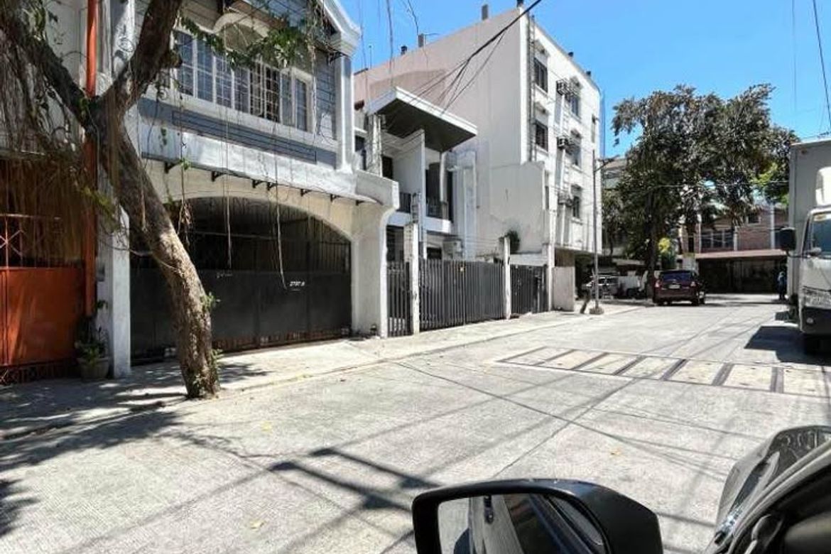3 Bedroom Townhouse for Sale in San Isidro, Makati, Metro Manila