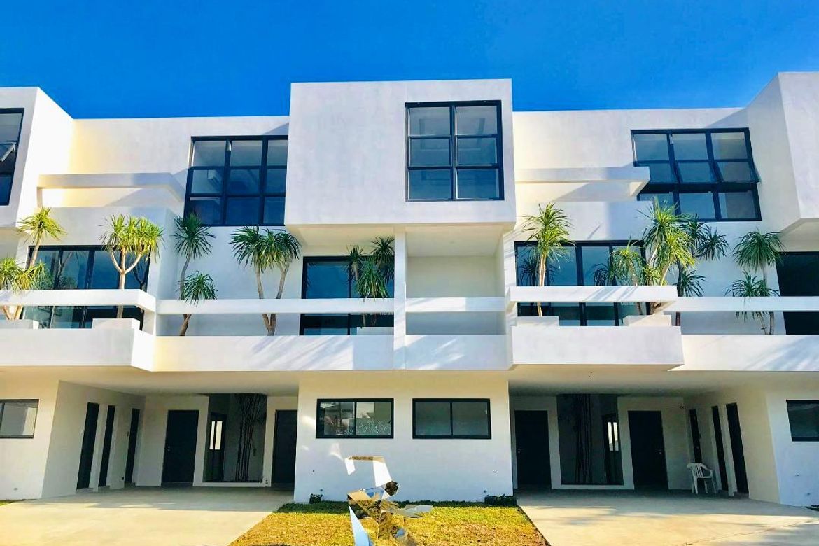 3 Bedroom Townhouse for Sale in San Isidro, Parañaque, Metro Manila