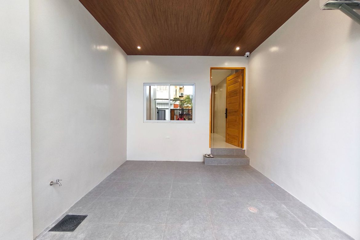 3 Bedroom Townhouse for Sale in San Isidro, Parañaque, Metro Manila – photo 2