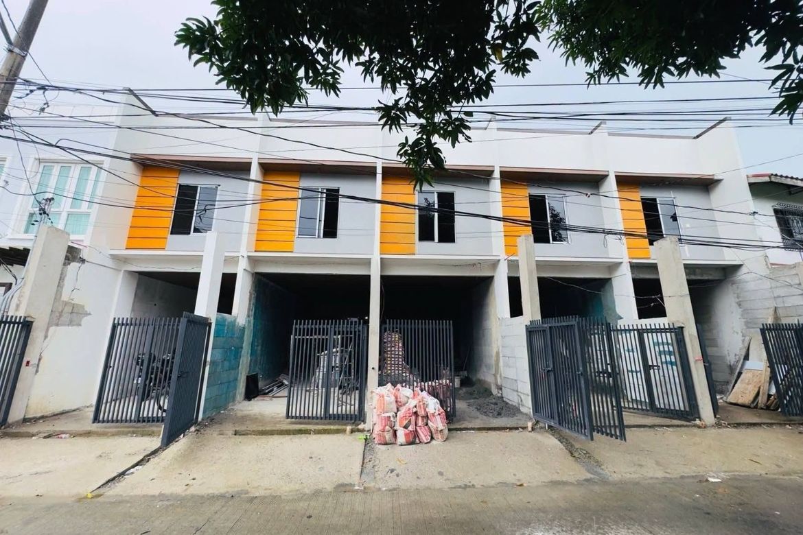 3 Bedroom Townhouse for Sale in San Isidro, Parañaque, Metro Manila