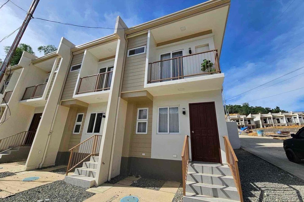 3 Bedroom Townhouse for Sale in San Isidro, San Fernando, Cebu