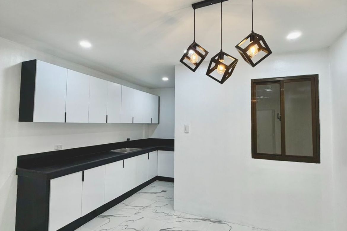 3 Bedroom Townhouse for Sale in Santa Mesa, Manila, Metro Manila near LRT-2 V. Mapa