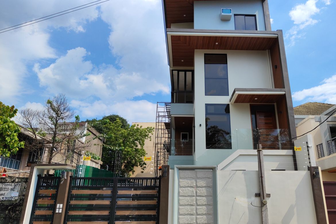 3 Bedroom Townhouse for Sale in Santa Mesa, Manila, Metro Manila near LRT-2 V. Mapa