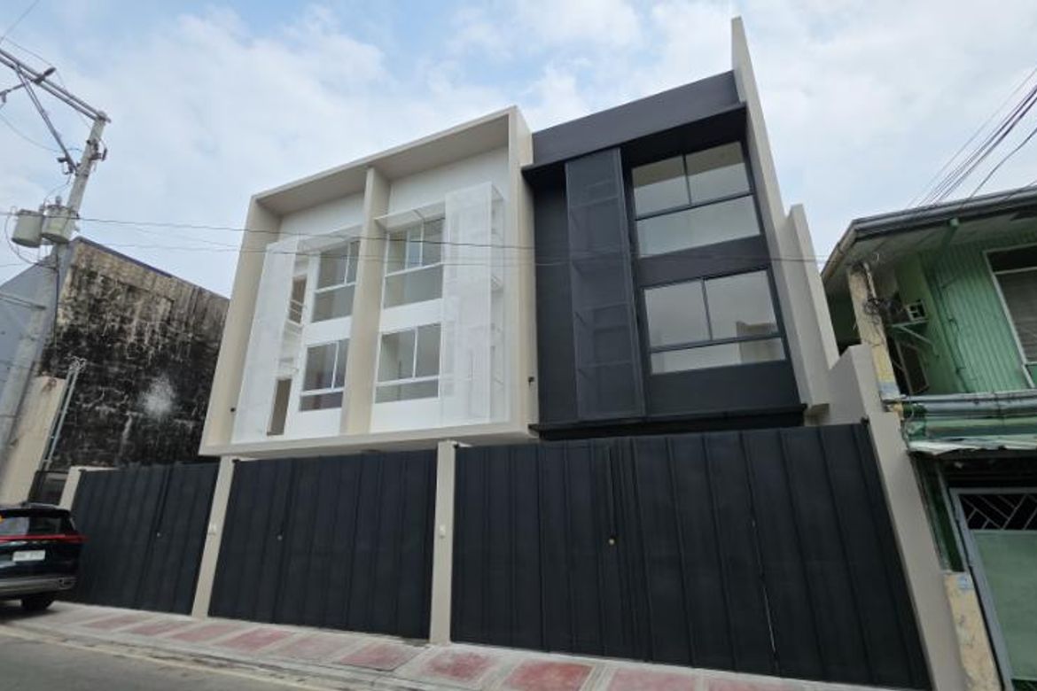 3 Bedroom Townhouse for Sale in Socorro, Quezon City, Metro Manila near LRT-2 Araneta Center-Cubao – photo 2
