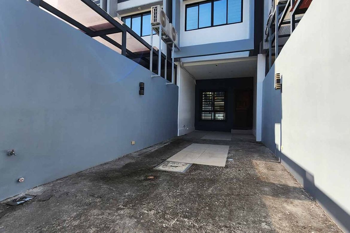 3 Bedroom Townhouse for Sale in Tandang Sora, Quezon City, Metro Manila – photo 5