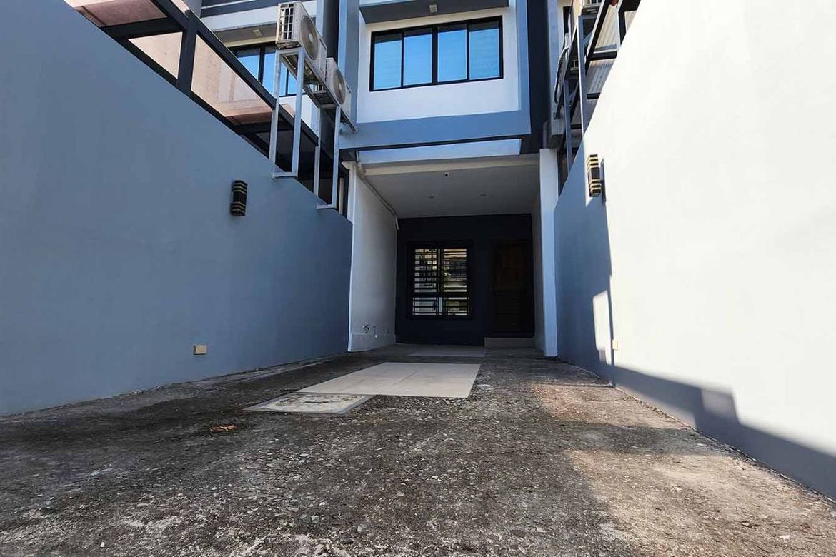 3 Bedroom Townhouse for Sale in Tandang Sora, Quezon City, Metro Manila – photo 6
