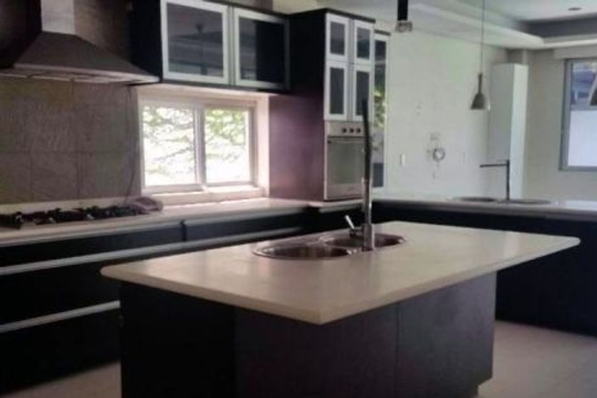 3 Bedroom Villa for Sale in Bel-Air, Makati, Metro Manila