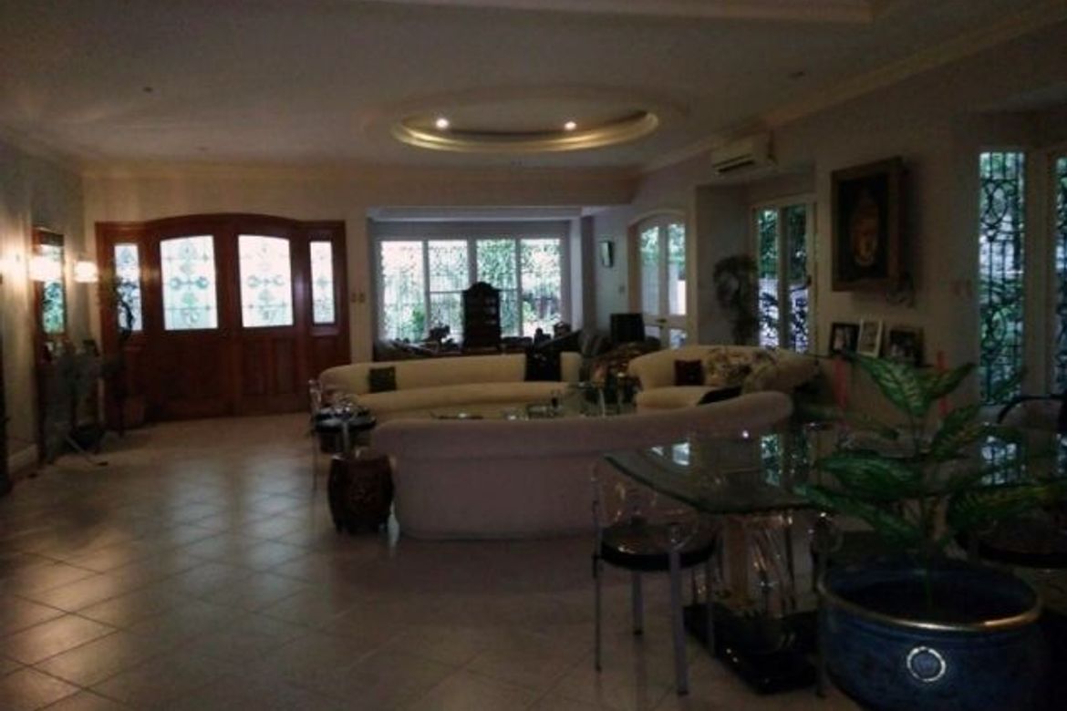 3 Bedroom Villa for Sale in San Lorenzo, Makati, Metro Manila near MRT-3 Ayala – photo 4