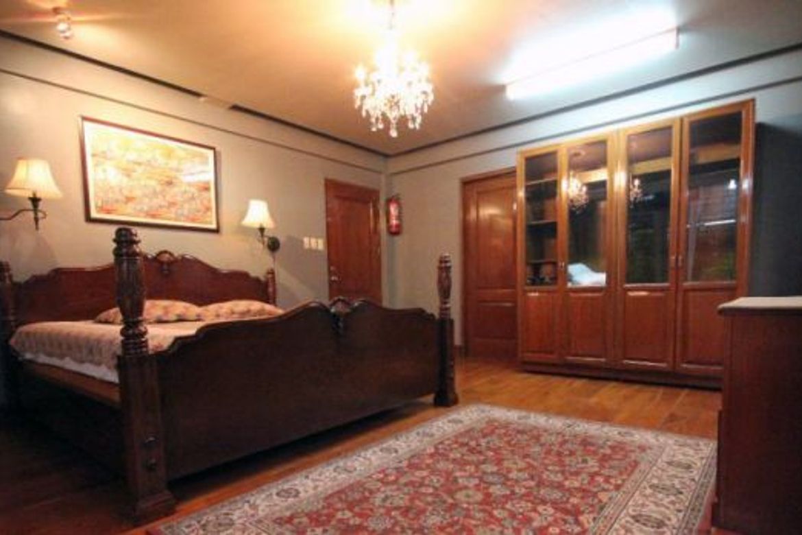 3 Bedroom Villa for Sale in San Lorenzo, Makati, Metro Manila near MRT-3 Ayala
