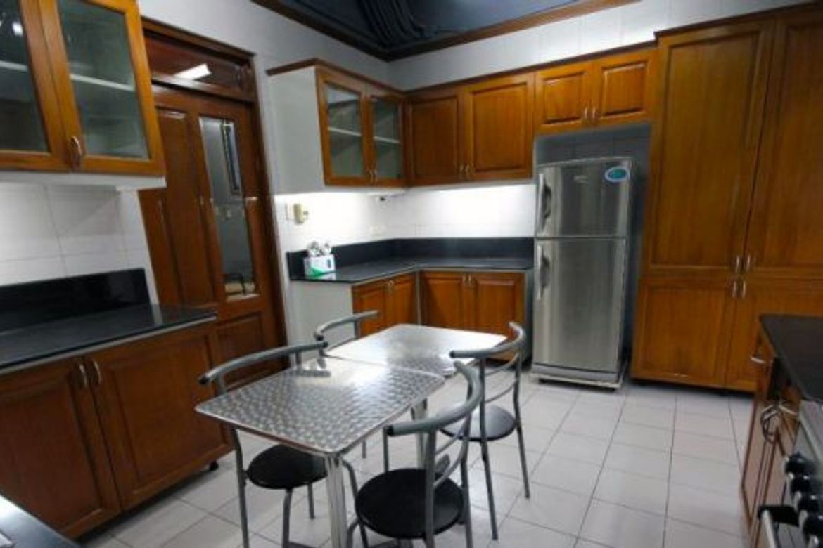 3 Bedroom Villa for Sale in San Lorenzo, Makati, Metro Manila near MRT-3 Ayala – photo 4