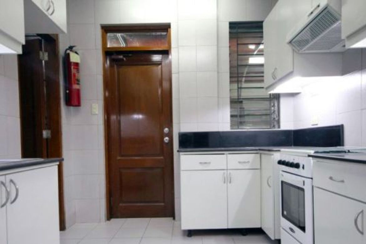 3 Bedroom Villa for Sale in San Lorenzo, Makati, Metro Manila near MRT-3 Ayala – photo 5
