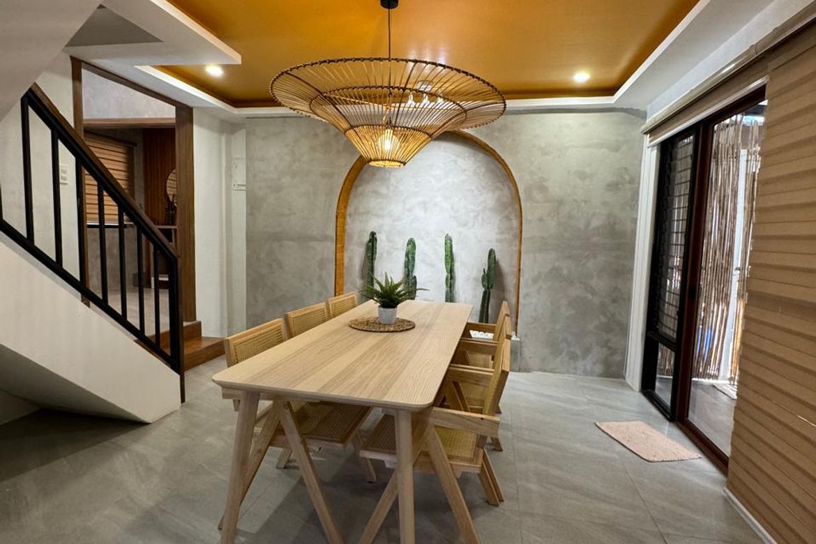31 Bedroom Commercial for Sale in Urdaneta, Makati, Metro Manila near MRT-3 Ayala