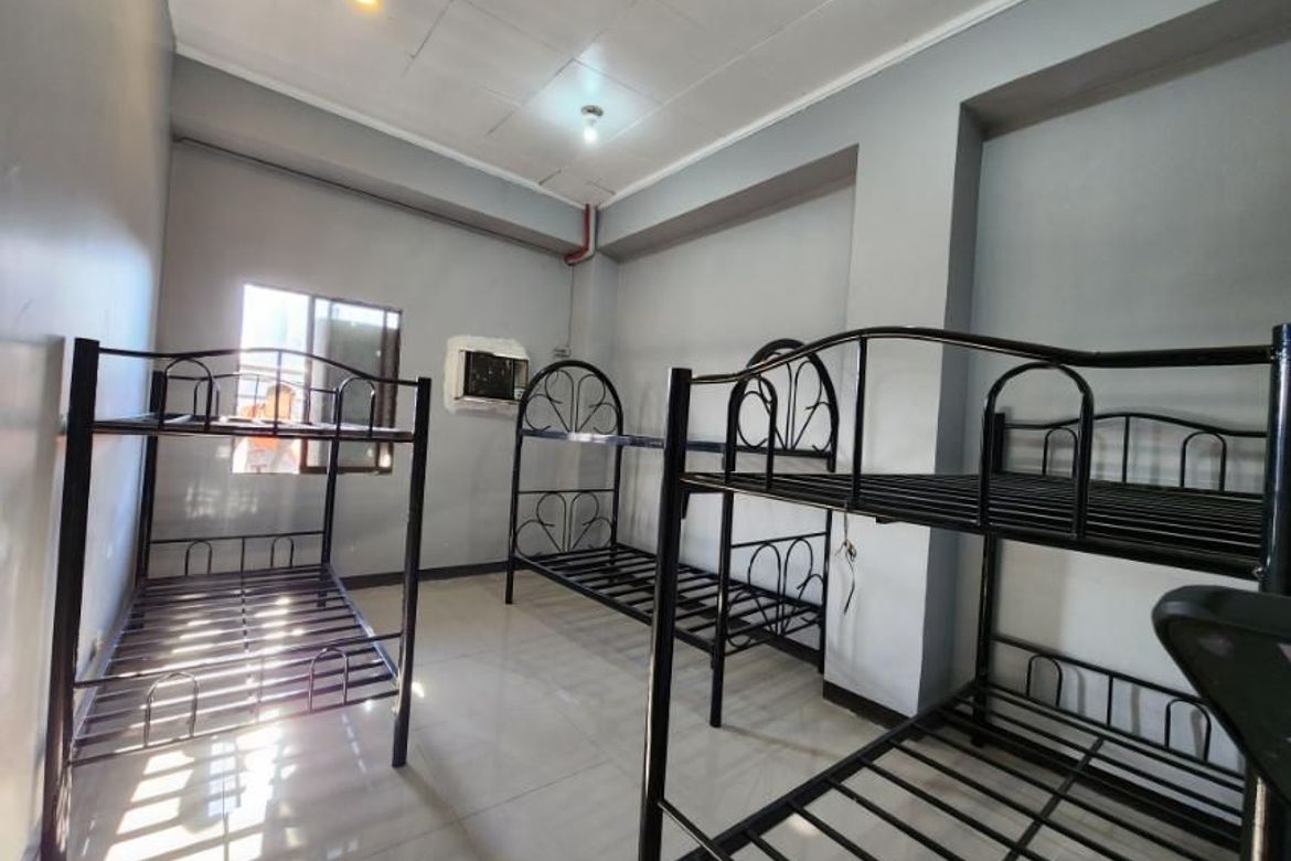 32 Bedroom Shophouse for Sale in San Lorenzo, Makati, Metro Manila – photo 3