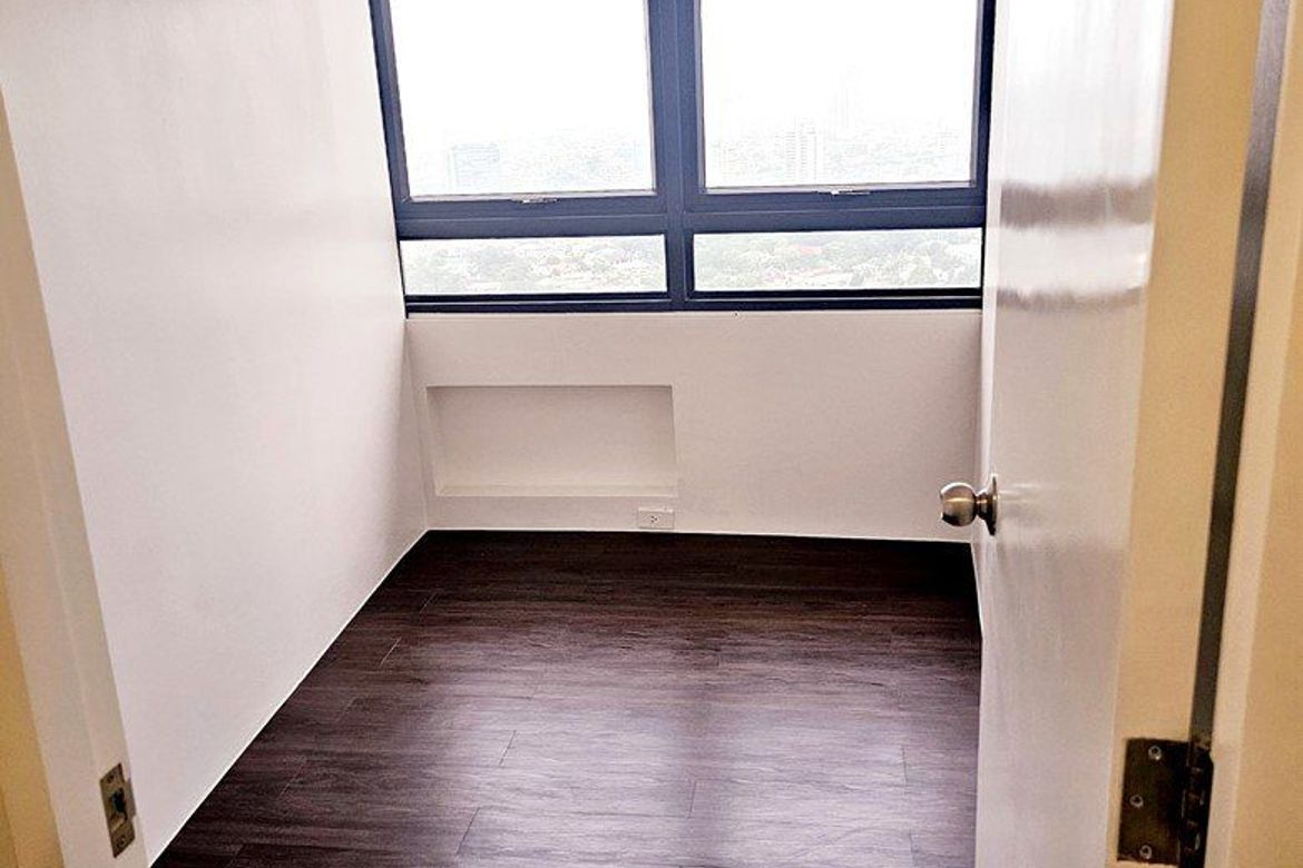33 Bedroom Condo for Sale in West Triangle, Quezon City, Metro Manila near MRT-3 Quezon Avenue