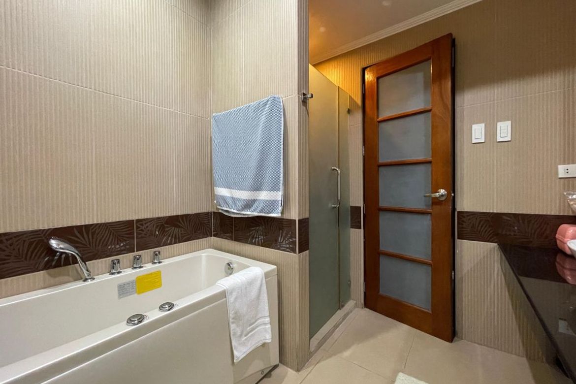 4 Bedroom Condo for Rent in Sapphire Residences, BGC, Taguig, Metro Manila photo 8