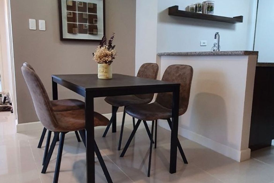 4 Bedroom Condo for Sale in Barangay 76, Pasay, Metro Manila near LRT-1 Libertad