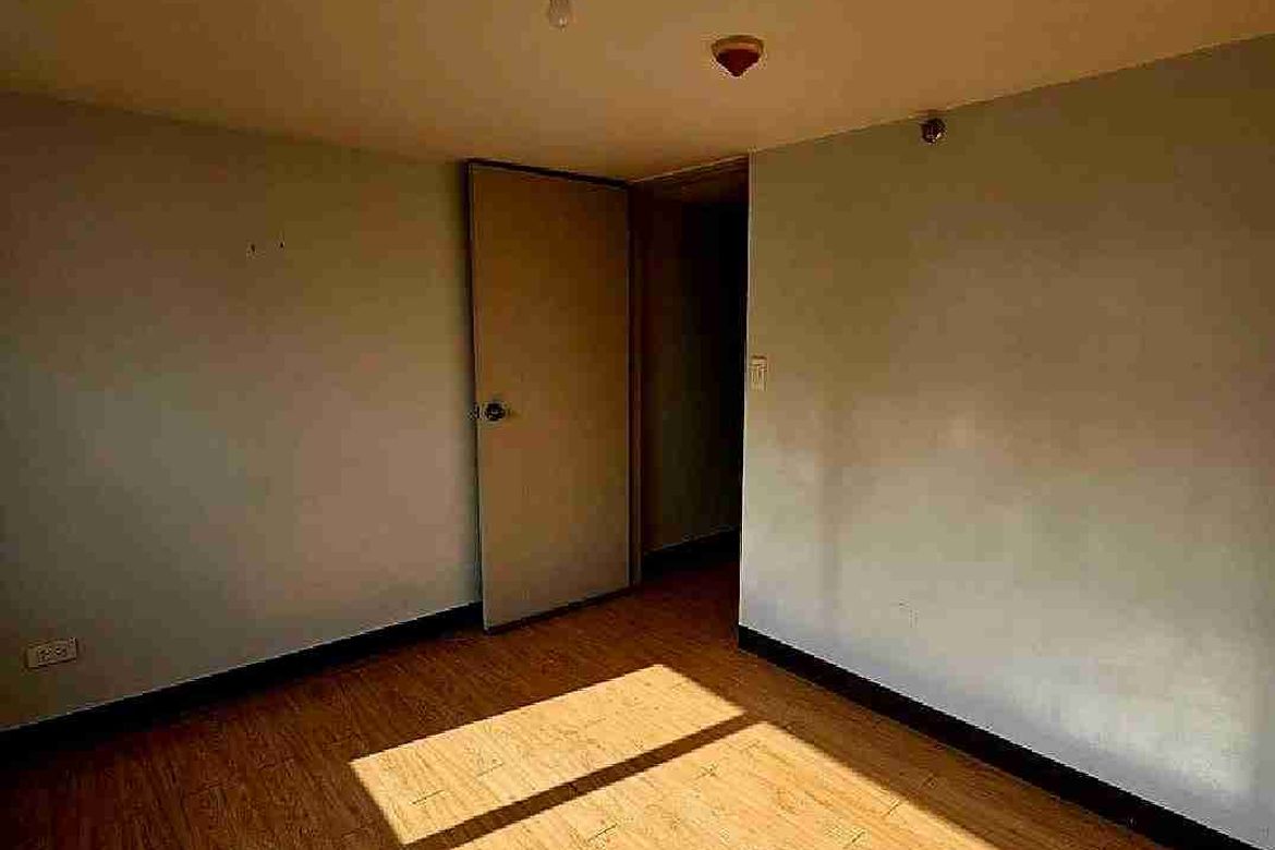 4 Bedroom Condo for Sale in Cambridge Village, San Andres, Cainta, Rizal – photo 3