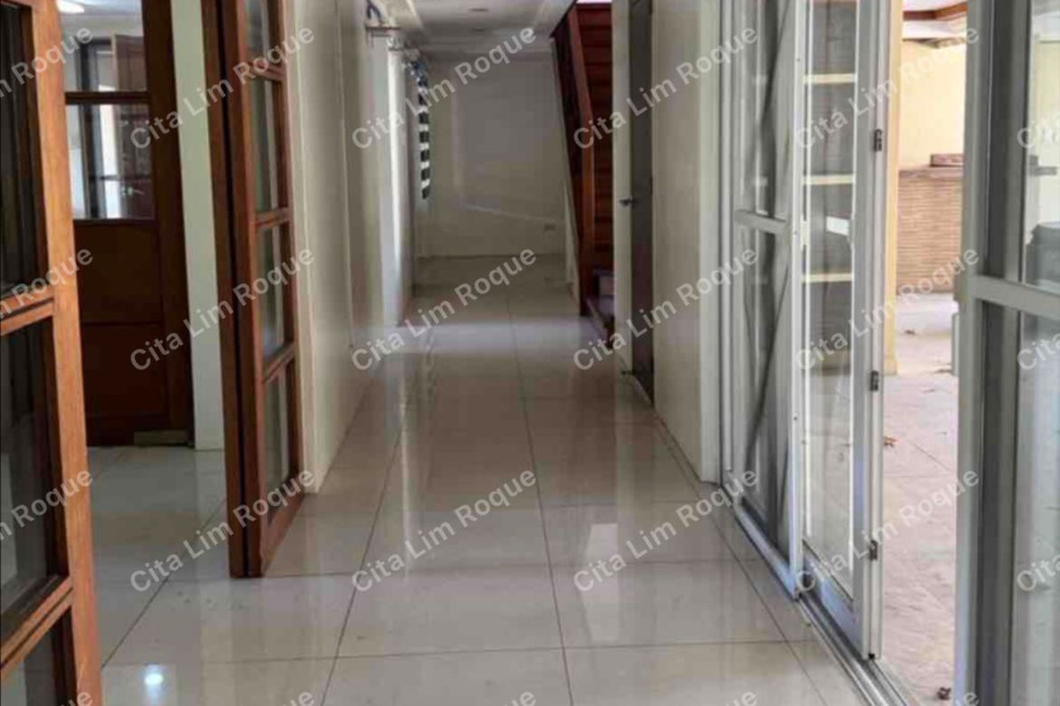 4 Bedroom Condo for Sale in Dasmariñas North, Makati City near MRT-3 Magallanes – photo 2
