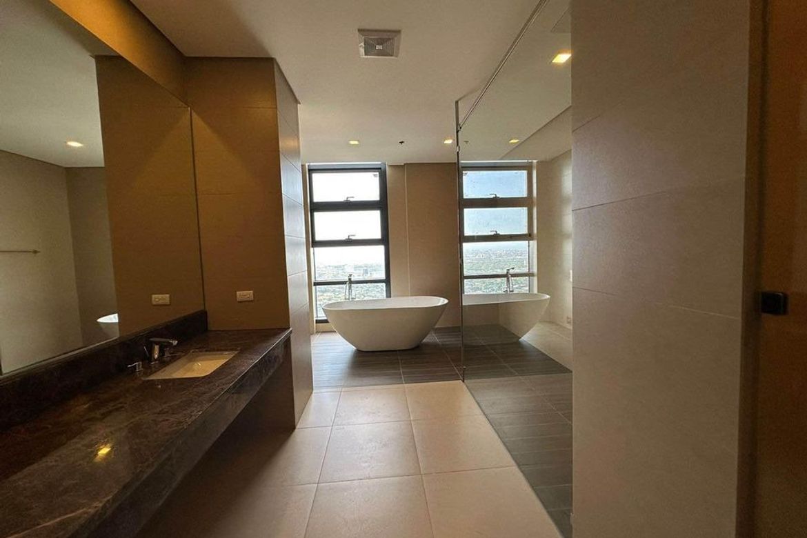 4 Bedroom Condo for Sale in Garden Towers, San Lorenzo, Makati, Metro Manila near MRT-3 Ayala – photo 6